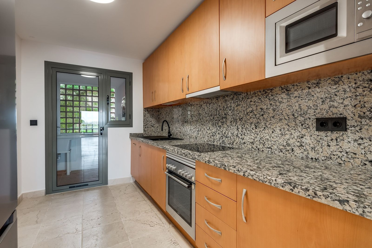 Photo 8 Middle Floor Apartment Atalaya, Costa del Sol, Málaga – R4917337