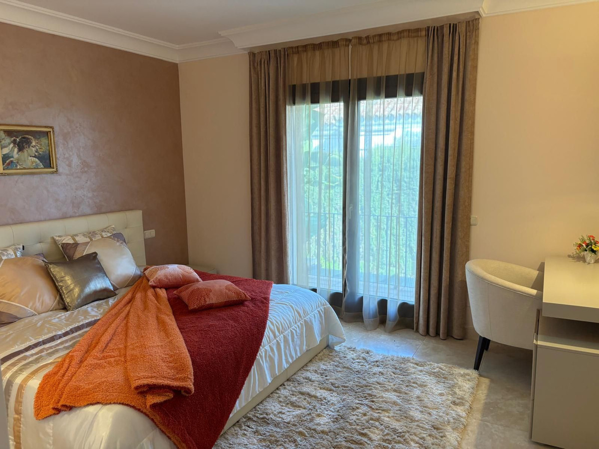 Photo 12 Detached Villa El Paraiso, Costa del Sol, Málaga – R4880032