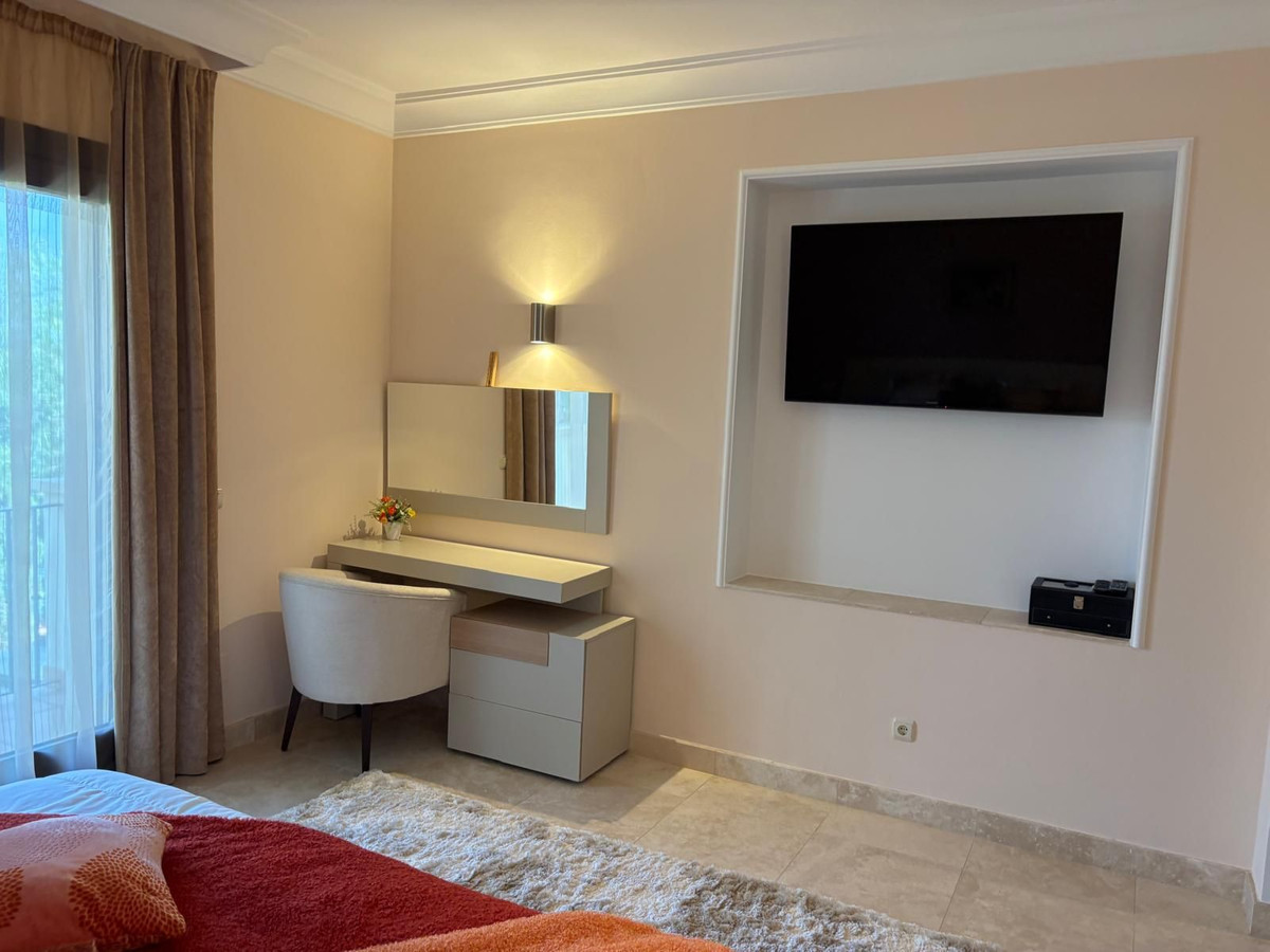 Photo 13 Detached Villa El Paraiso, Costa del Sol, Málaga – R4880032