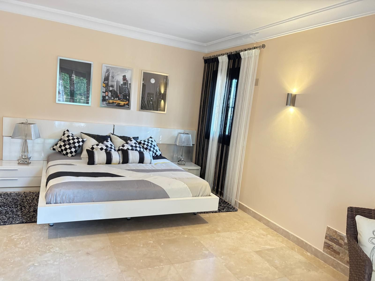 Photo 15 Detached Villa El Paraiso, Costa del Sol, Málaga – R4880032