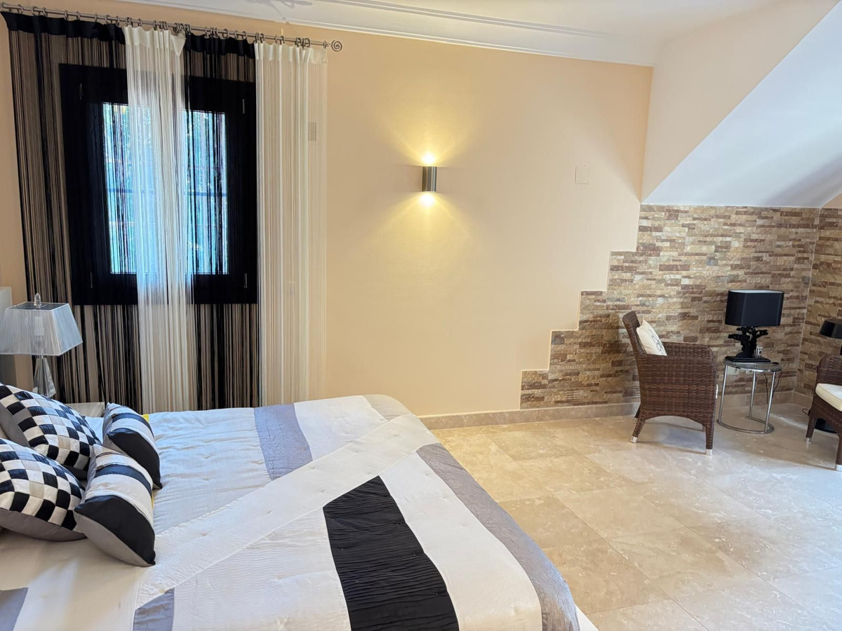 Photo 16 Detached Villa El Paraiso, Costa del Sol, Málaga – R4880032