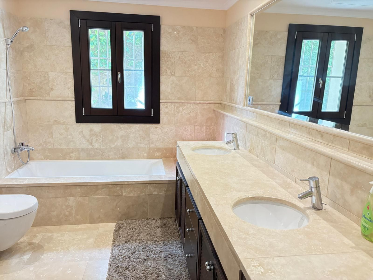 Photo 17 Detached Villa El Paraiso, Costa del Sol, Málaga – R4880032