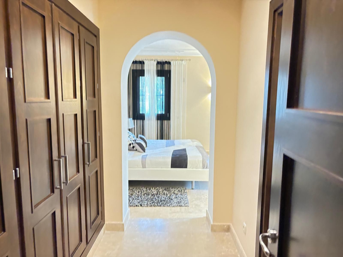 Photo 20 Detached Villa El Paraiso, Costa del Sol, Málaga – R4880032