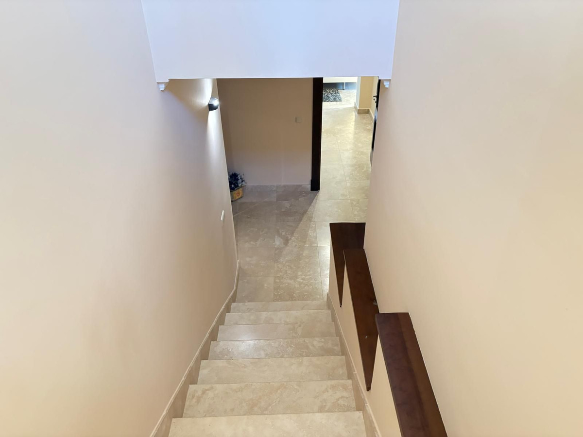 Photo 21 Detached Villa El Paraiso, Costa del Sol, Málaga – R4880032