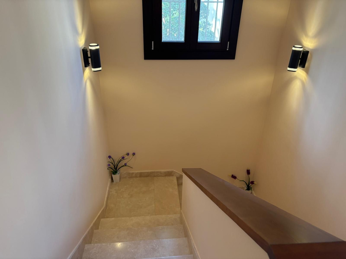 Photo 22 Detached Villa El Paraiso, Costa del Sol, Málaga – R4880032