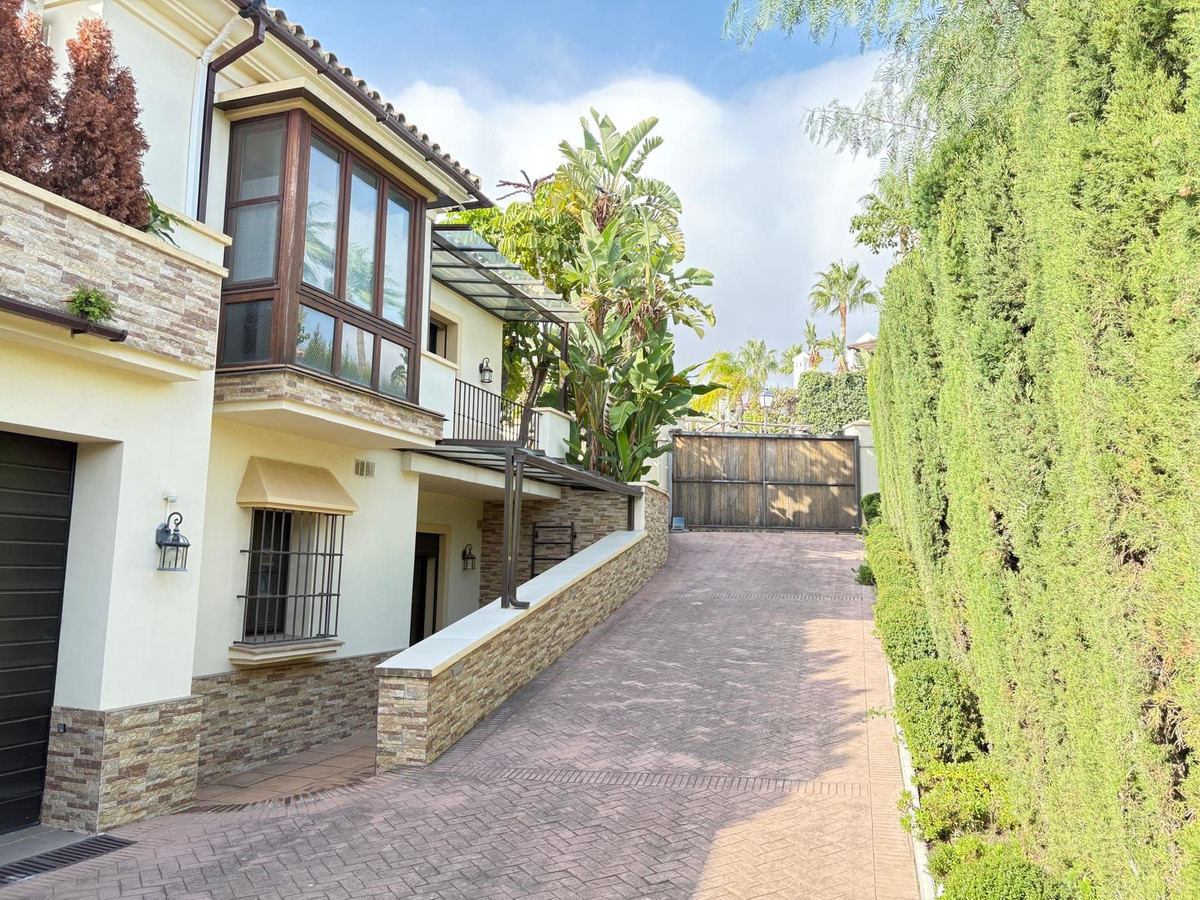 Photo 39 Detached Villa El Paraiso, Costa del Sol, Málaga – R4880032