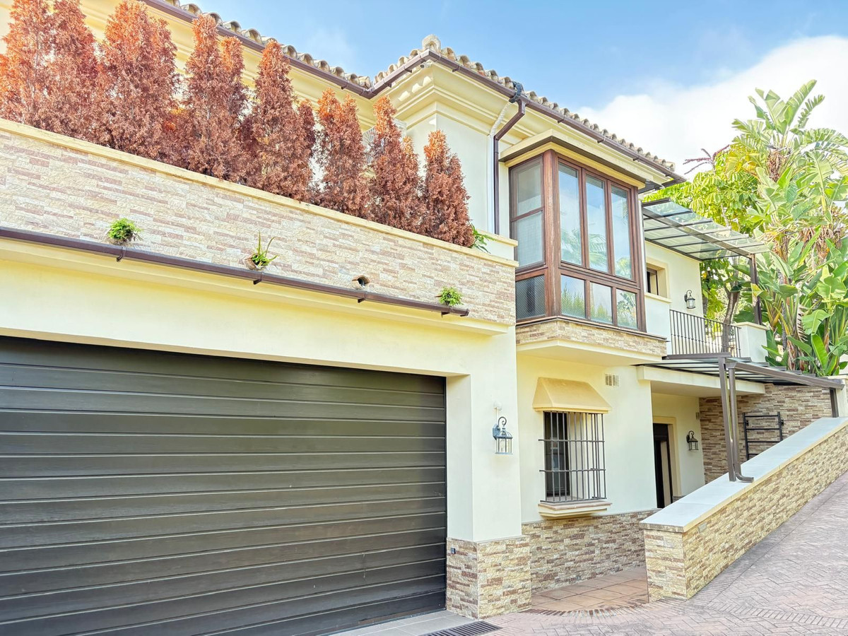 Photo 40 Detached Villa El Paraiso, Costa del Sol, Málaga – R4880032