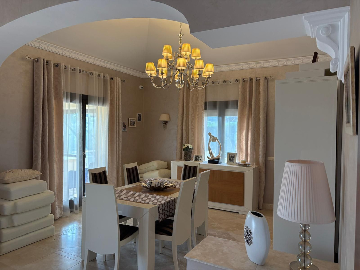 Photo 6 Detached Villa El Paraiso, Costa del Sol, Málaga – R4880032