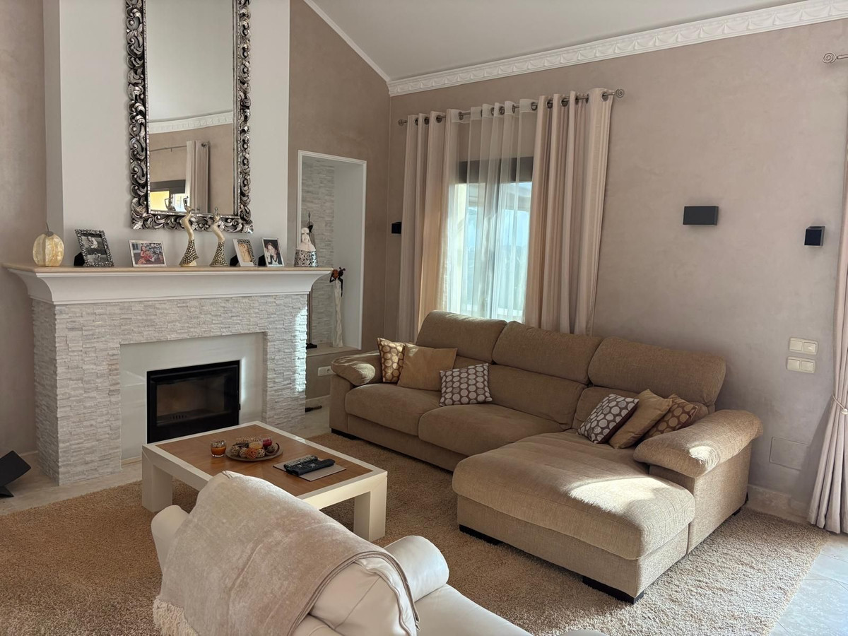 Photo 7 Detached Villa El Paraiso, Costa del Sol, Málaga – R4880032