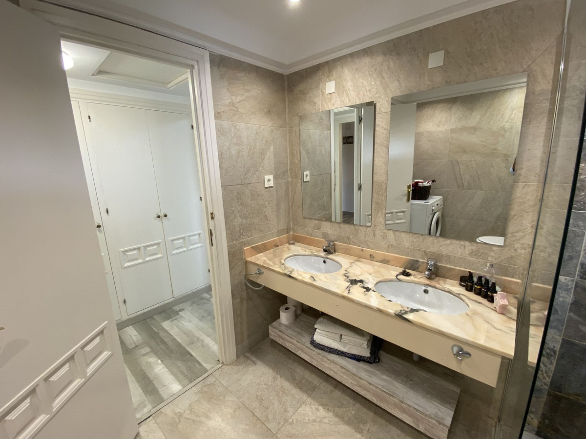 Photo 14 Middle Floor Apartment Atalaya, Costa del Sol, Málaga – R4870186