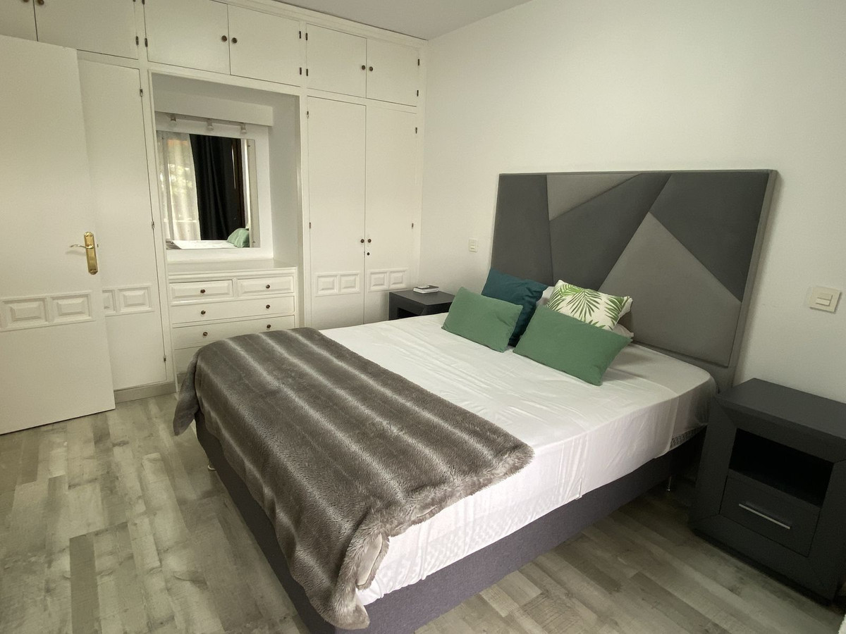 Photo 10 Middle Floor Apartment Atalaya, Costa del Sol, Málaga – R4870186