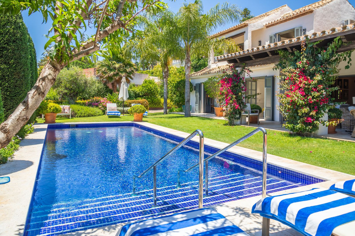 Photo 38 Detached Villa El Paraiso, Costa del Sol, Málaga – R4721806
