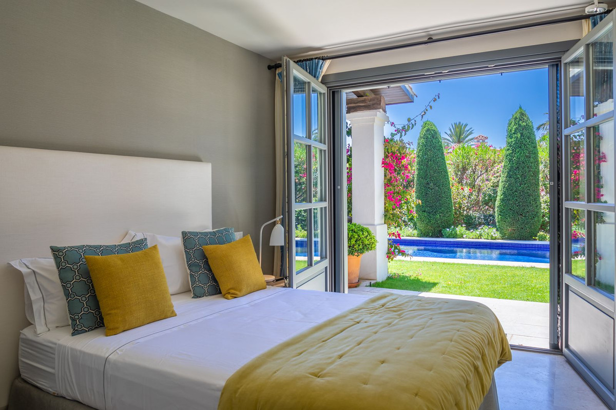 Photo 46 Detached Villa El Paraiso, Costa del Sol, Málaga – R4721806