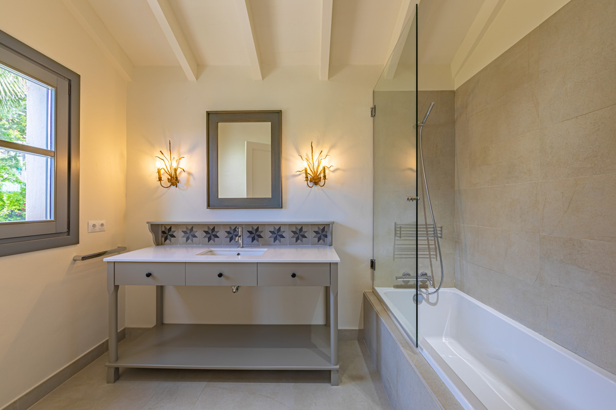 Photo 51 Detached Villa El Paraiso, Costa del Sol, Málaga – R4721806