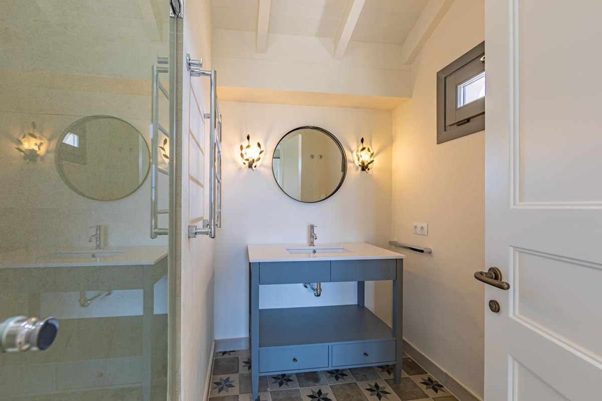 Photo 77 Detached Villa El Paraiso, Costa del Sol, Málaga – R4721806