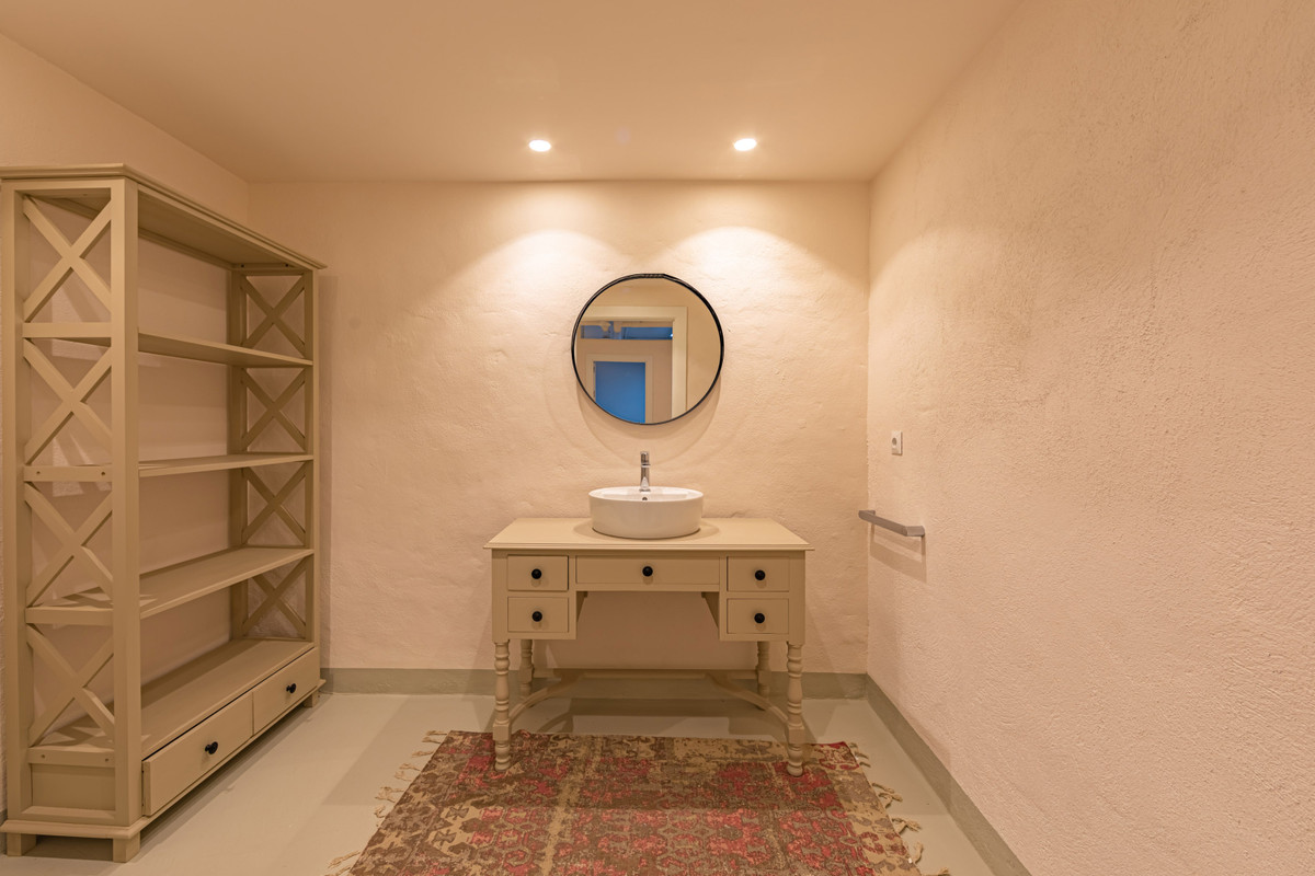 Photo 87 Detached Villa El Paraiso, Costa del Sol, Málaga – R4721806