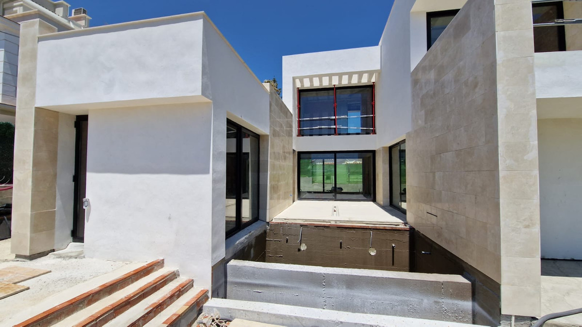 Photo 15 Detached Villa Nueva Andalucía, Costa del Sol, Málaga – R4848769
