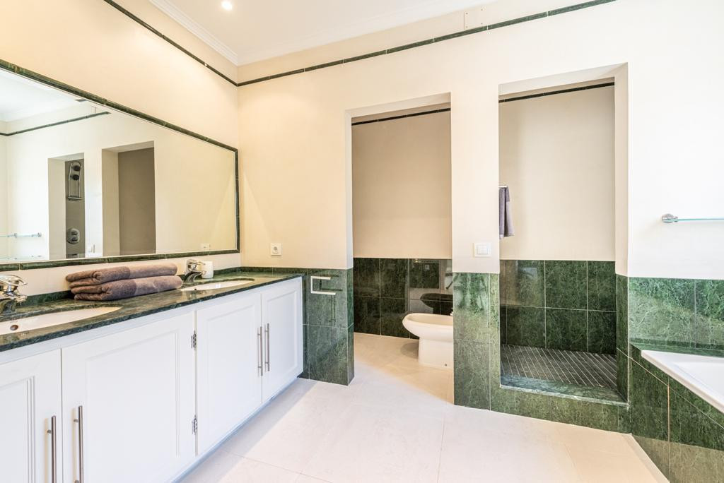 Photo 15 Detached Villa El Paraiso, Costa del Sol, Málaga – R4841326