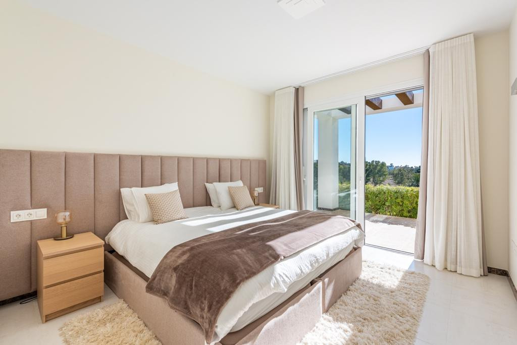 Photo 18 Detached Villa El Paraiso, Costa del Sol, Málaga – R4841326