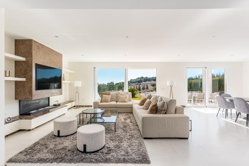 Photo 3 Detached Villa El Paraiso, Costa del Sol, Málaga – R4841326