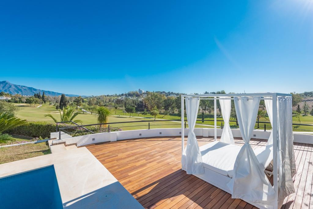 Photo 4 Detached Villa El Paraiso, Costa del Sol, Málaga – R4841326