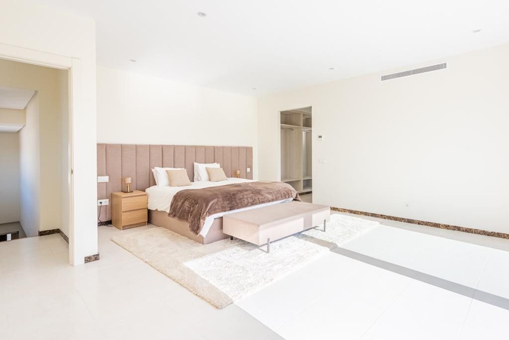 Photo 5 Detached Villa El Paraiso, Costa del Sol, Málaga – R4841326