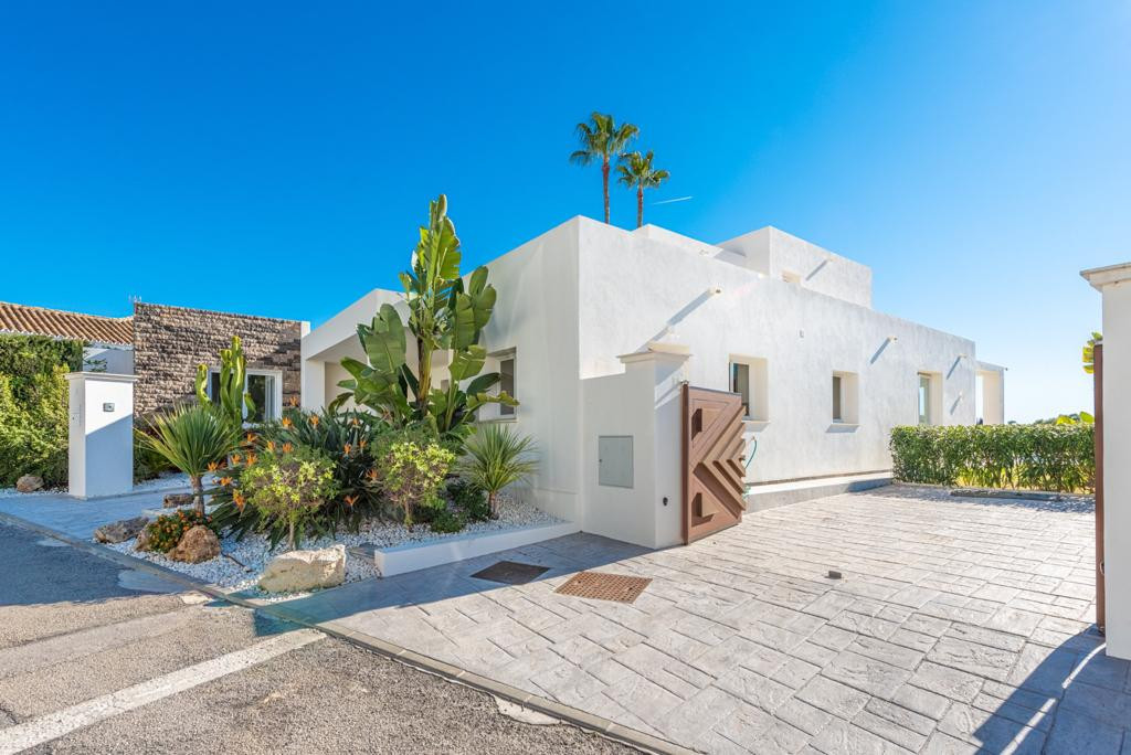 Photo 6 Detached Villa El Paraiso, Costa del Sol, Málaga – R4841326