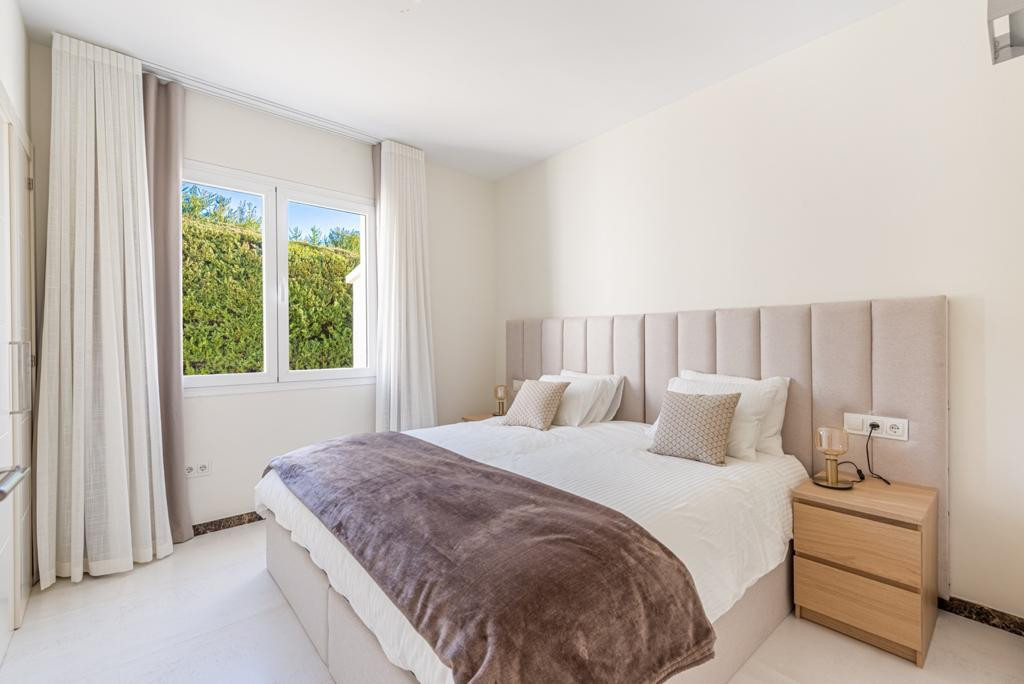 Photo 10 Detached Villa El Paraiso, Costa del Sol, Málaga – R4841326