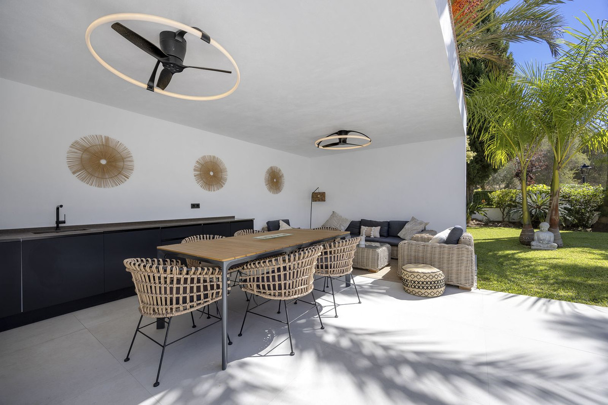 Photo 12 Detached Villa El Paraiso, Costa del Sol, Málaga – R4848973