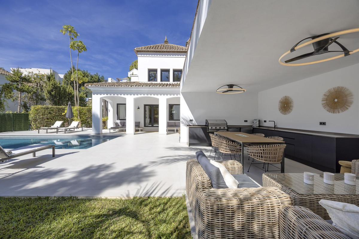 Photo 13 Detached Villa El Paraiso, Costa del Sol, Málaga – R4848973