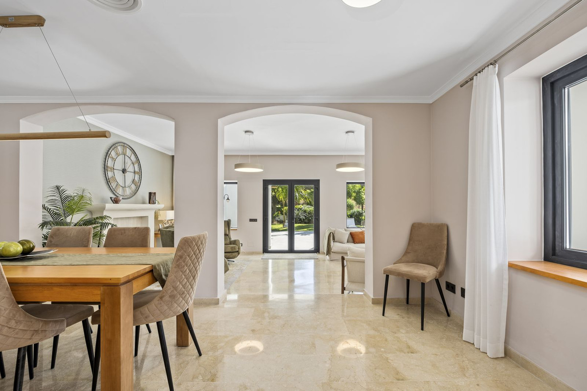 Photo 20 Detached Villa El Paraiso, Costa del Sol, Málaga – R4848973