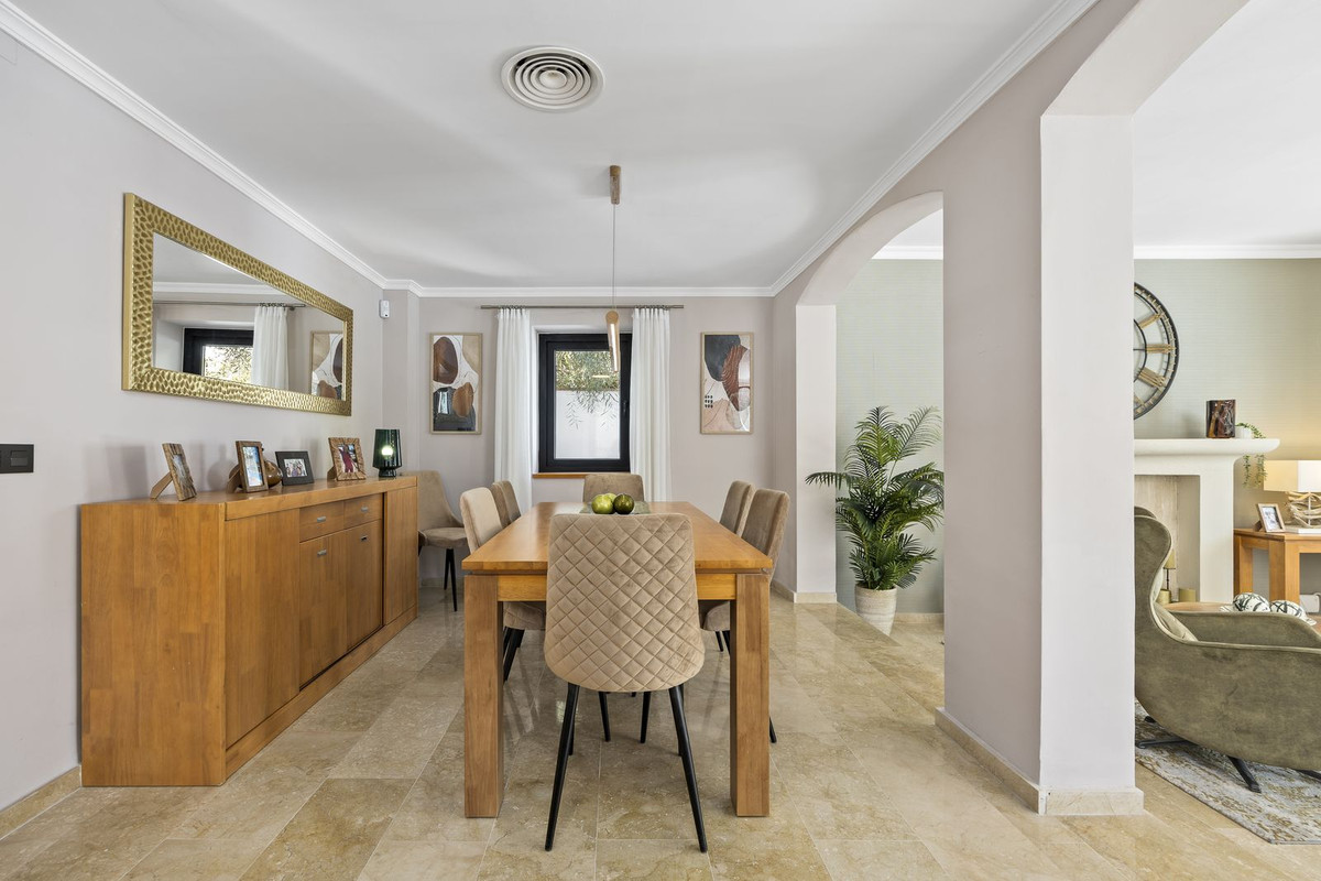 Photo 21 Detached Villa El Paraiso, Costa del Sol, Málaga – R4848973