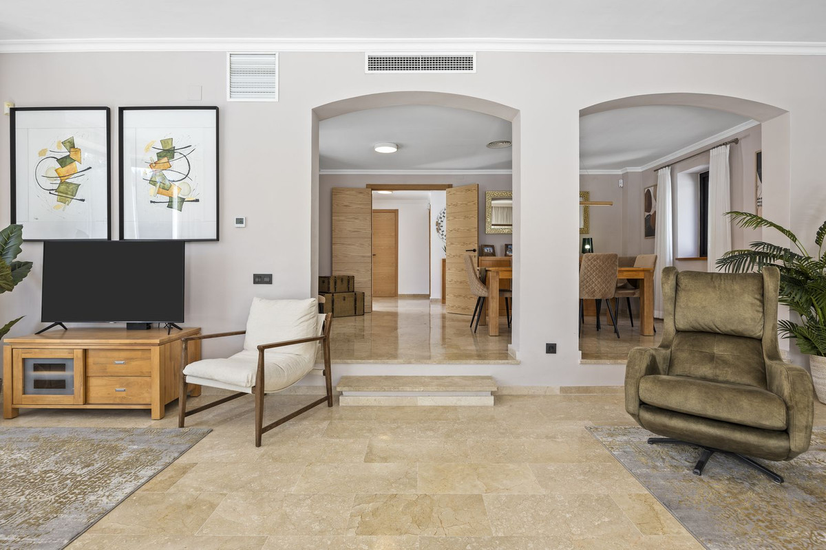 Photo 22 Detached Villa El Paraiso, Costa del Sol, Málaga – R4848973