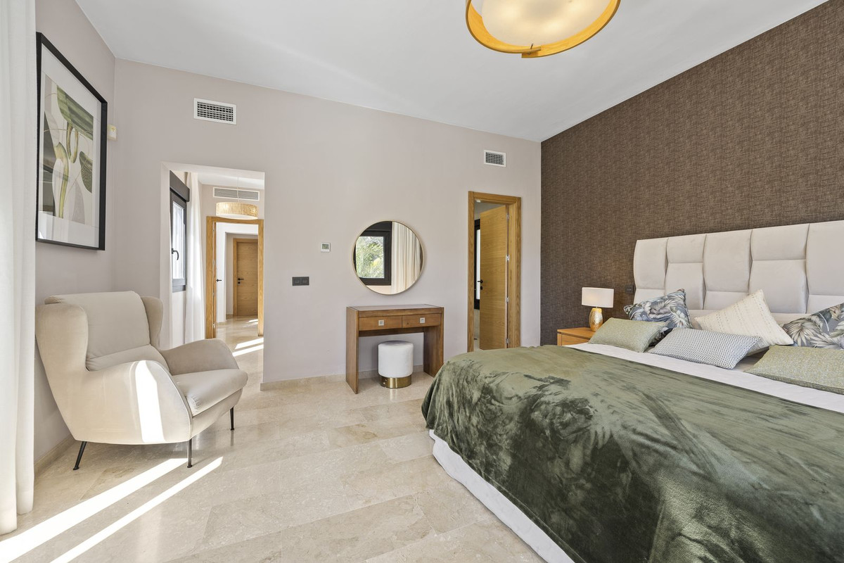 Photo 28 Detached Villa El Paraiso, Costa del Sol, Málaga – R4848973