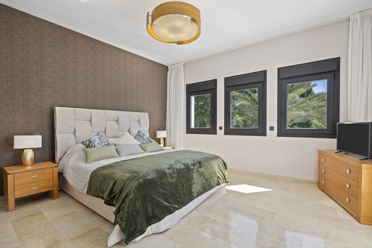Photo 29 Detached Villa El Paraiso, Costa del Sol, Málaga – R4848973