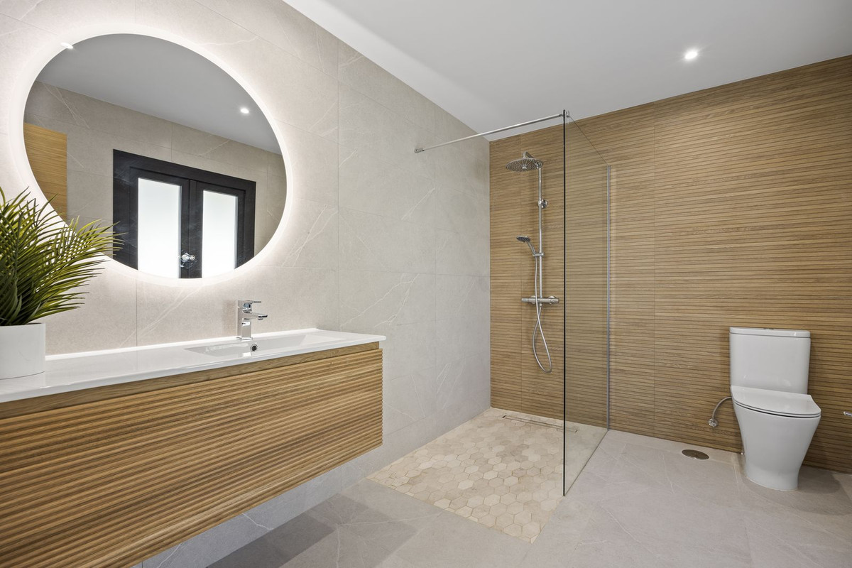 Photo 30 Detached Villa El Paraiso, Costa del Sol, Málaga – R4848973