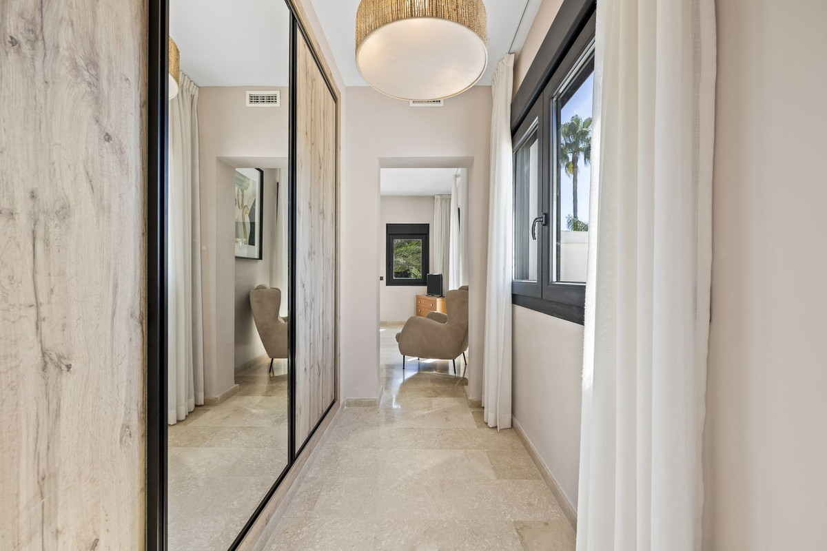 Photo 32 Detached Villa El Paraiso, Costa del Sol, Málaga – R4848973
