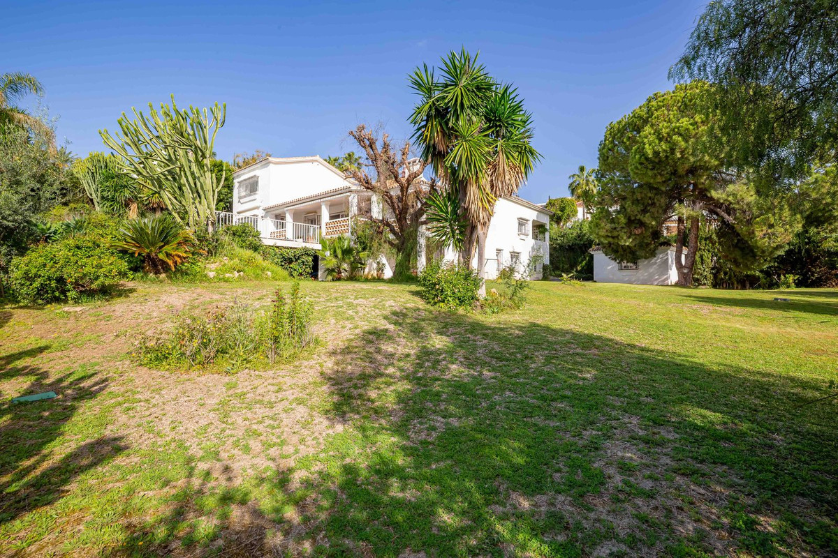 Photo 11 Detached Villa El Paraiso, Costa del Sol, Málaga – R5023336