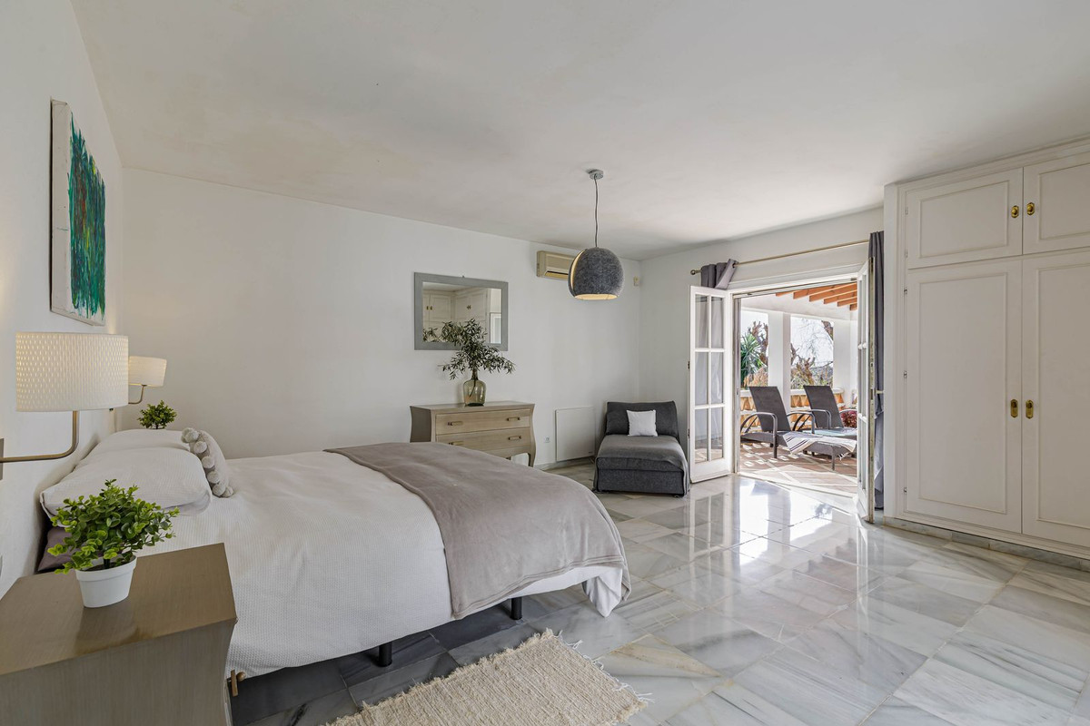Photo 15 Detached Villa El Paraiso, Costa del Sol, Málaga – R5023336