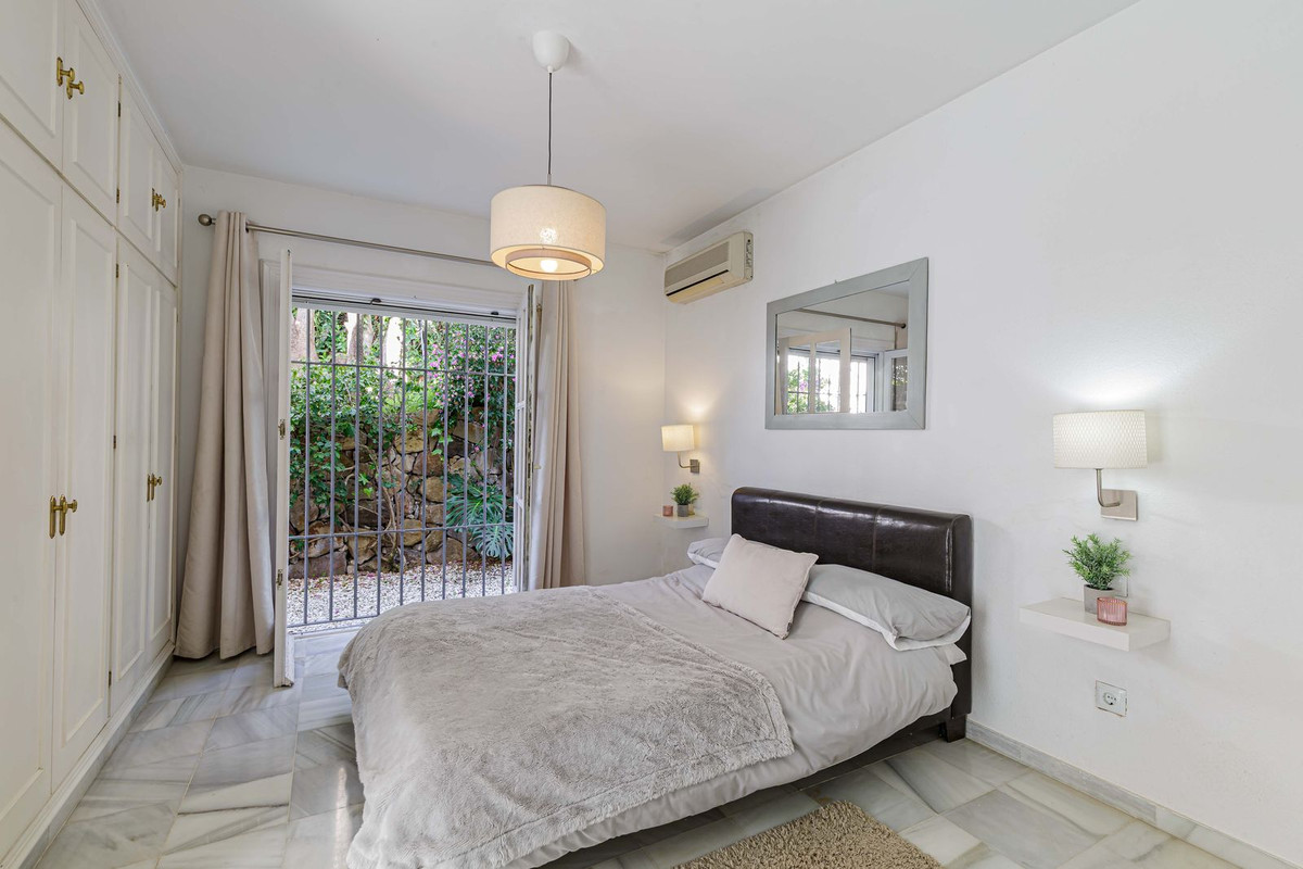 Photo 19 Detached Villa El Paraiso, Costa del Sol, Málaga – R5023336