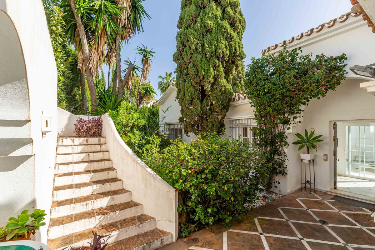 Photo 9 Detached Villa El Paraiso, Costa del Sol, Málaga – R5023336