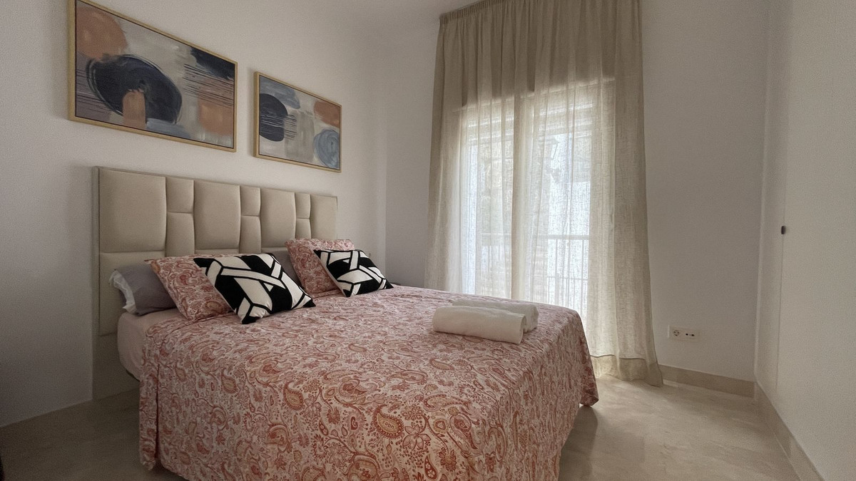 Photo 14 Middle Floor Apartment El Paraiso, Costa del Sol, Málaga – R5020621