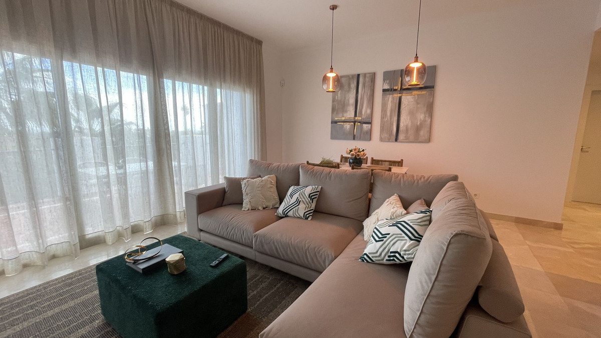 Photo 5 Middle Floor Apartment El Paraiso, Costa del Sol, Málaga – R5020621