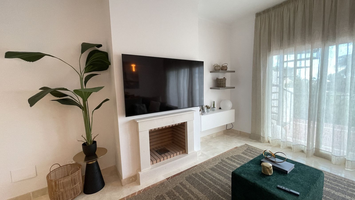 Photo 8 Middle Floor Apartment El Paraiso, Costa del Sol, Málaga – R5020621