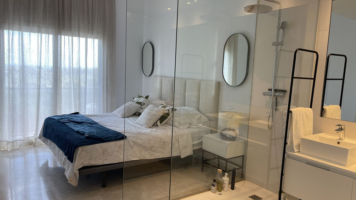 Photo 9 Middle Floor Apartment El Paraiso, Costa del Sol, Málaga – R5020621