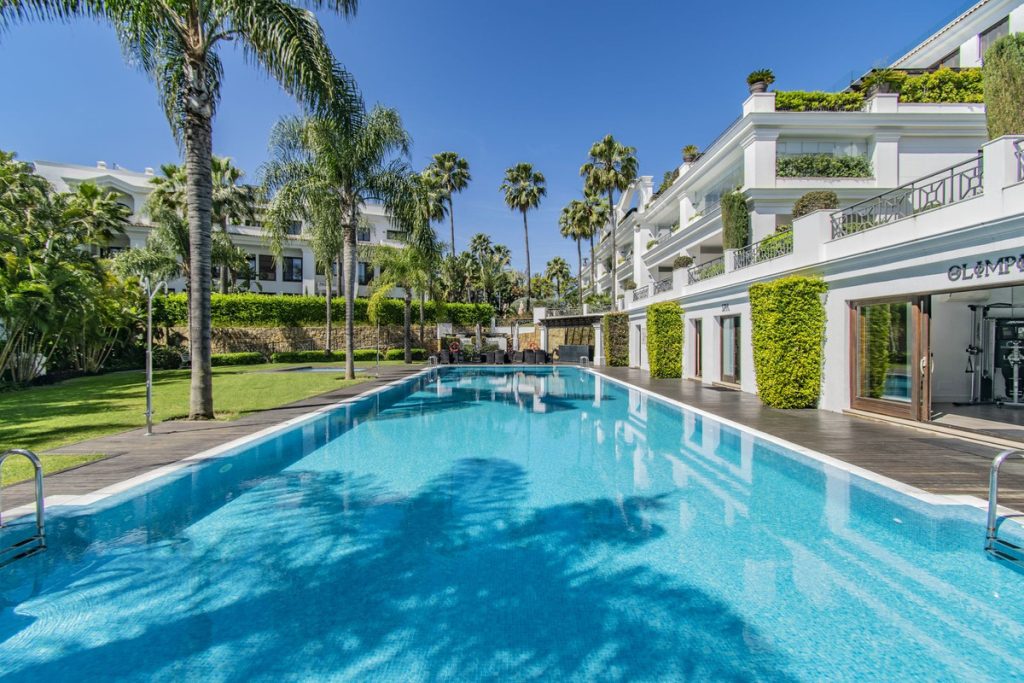 Photo 3 Middle Floor Apartment Estepona, Costa del Sol, Málaga – R5012863