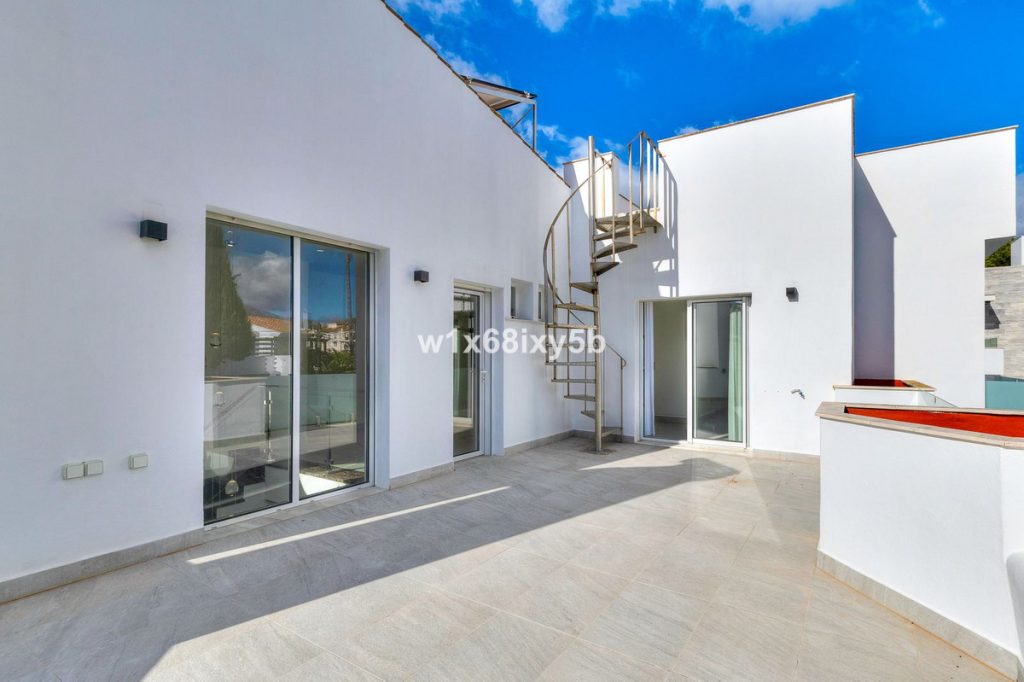 Photo 30 Detached Villa San Pedro de Alcántara, Costa del Sol, Málaga – R4950724