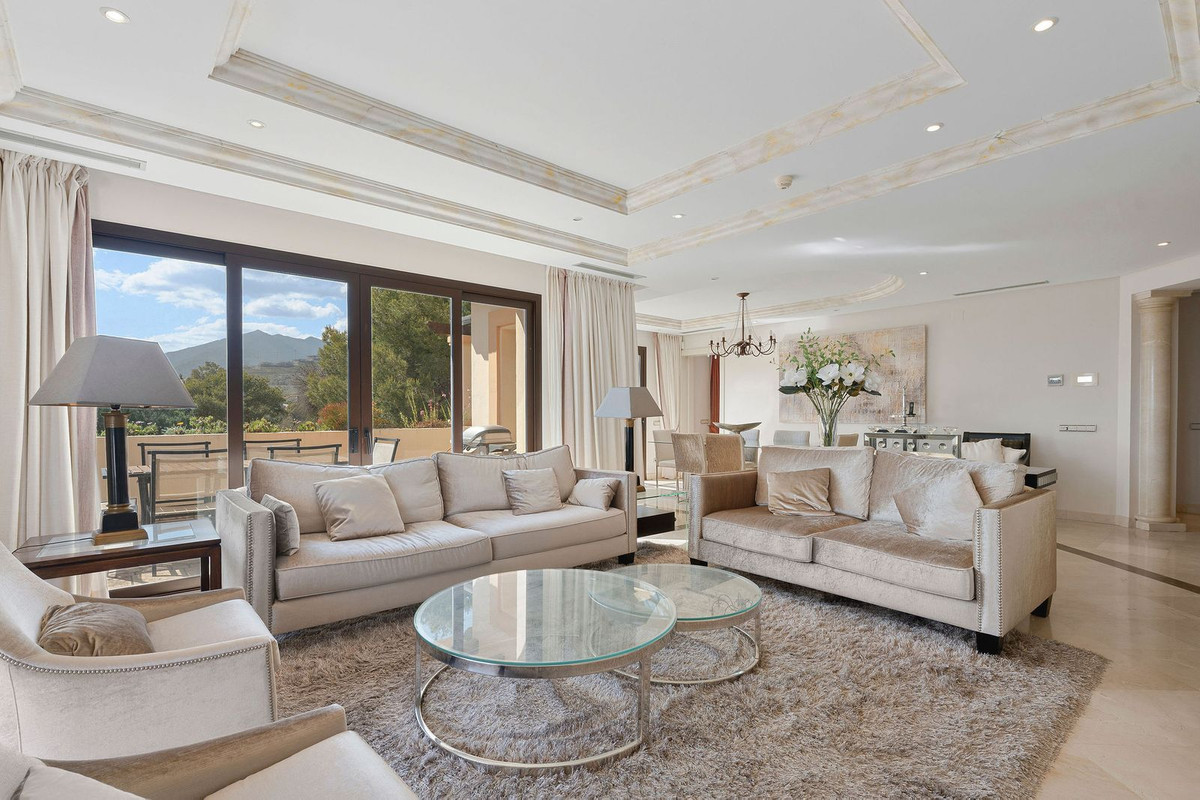 Photo 11 Middle Floor Apartment Nueva Andalucía, Costa del Sol, Málaga – R5041933