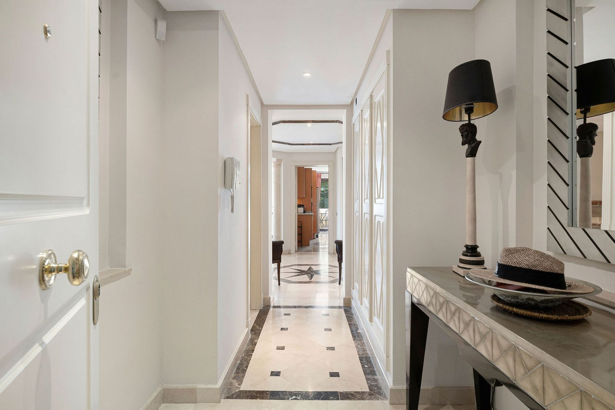 Photo 14 Middle Floor Apartment Nueva Andalucía, Costa del Sol, Málaga – R5041933