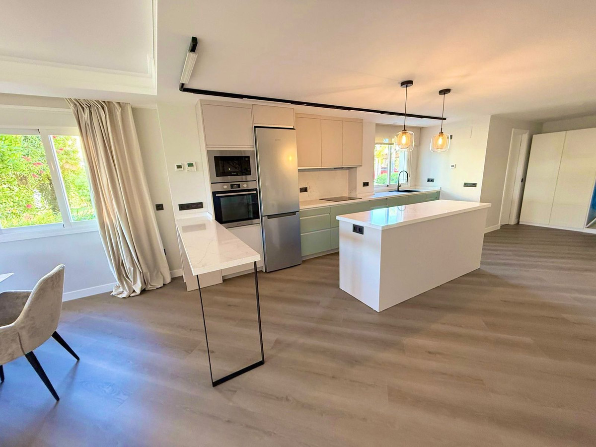 Photo 4 Townhouse El Paraiso, Costa del Sol, Málaga – R5040358